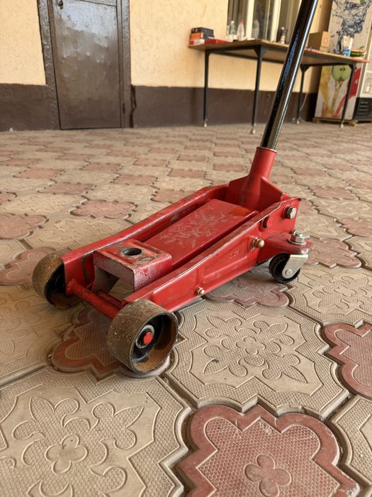 Продам домкрат 3т