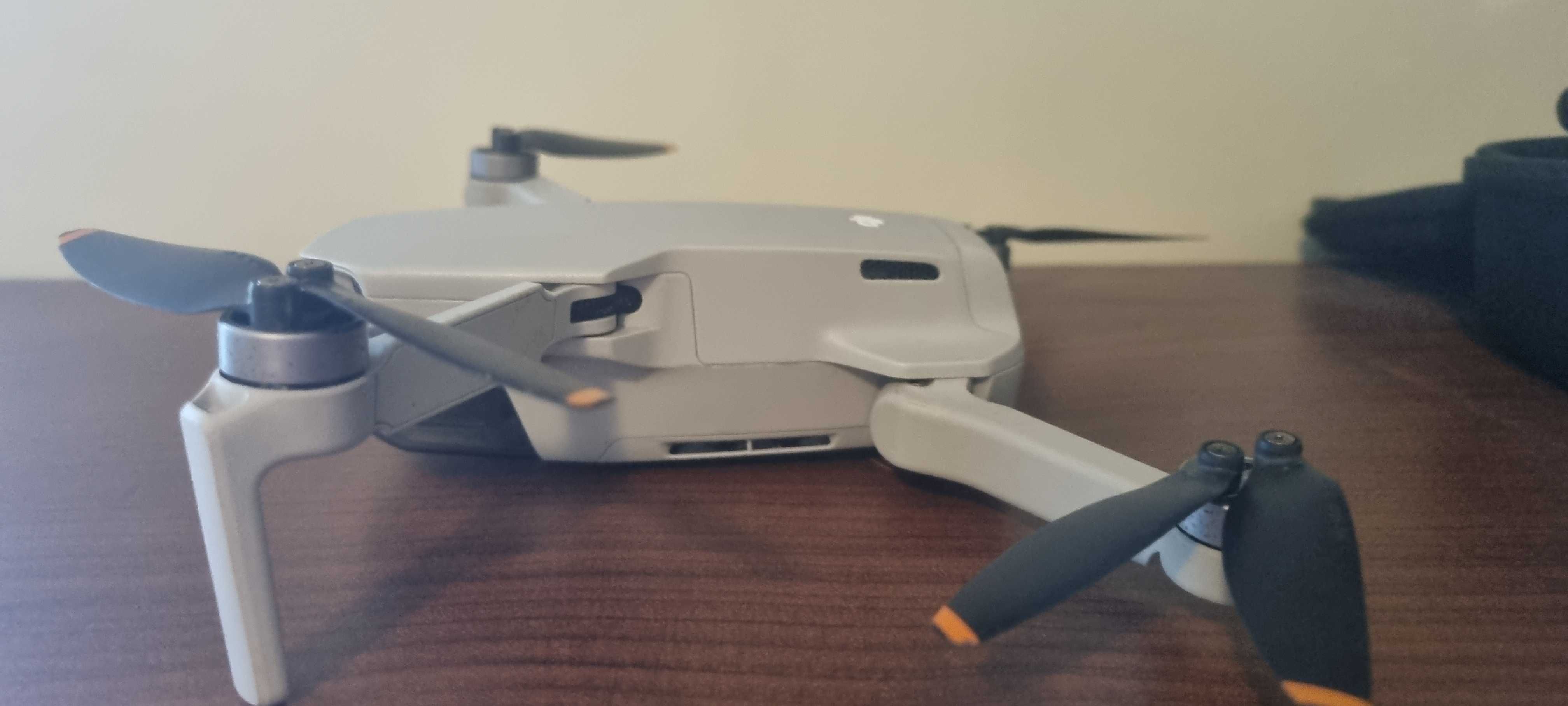 Дрон DJI mini 2 fly more