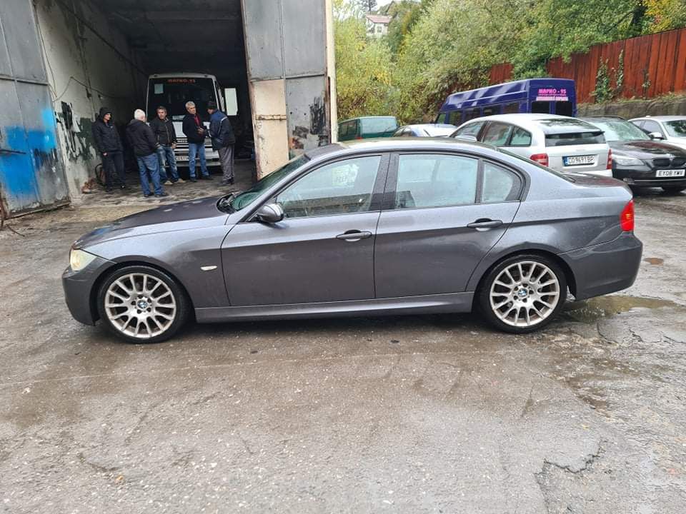 BMW E90 320D N47 177кс М Пакет нави черен таван ръчка седан НА ЧАСТИ!