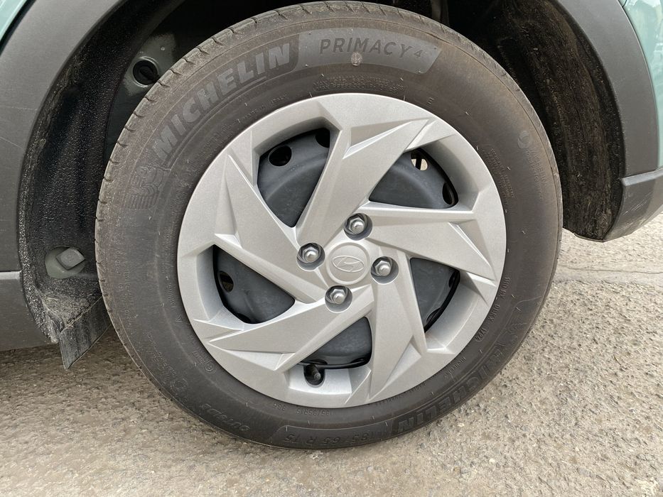 Set anvelope vara, jante de otel si capace originale hyundai bayon