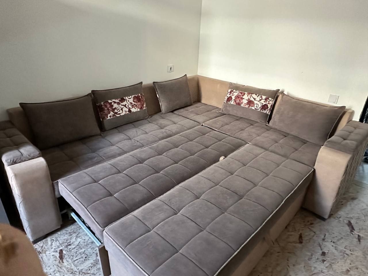 Продам мягкий уголок диван в гостиную