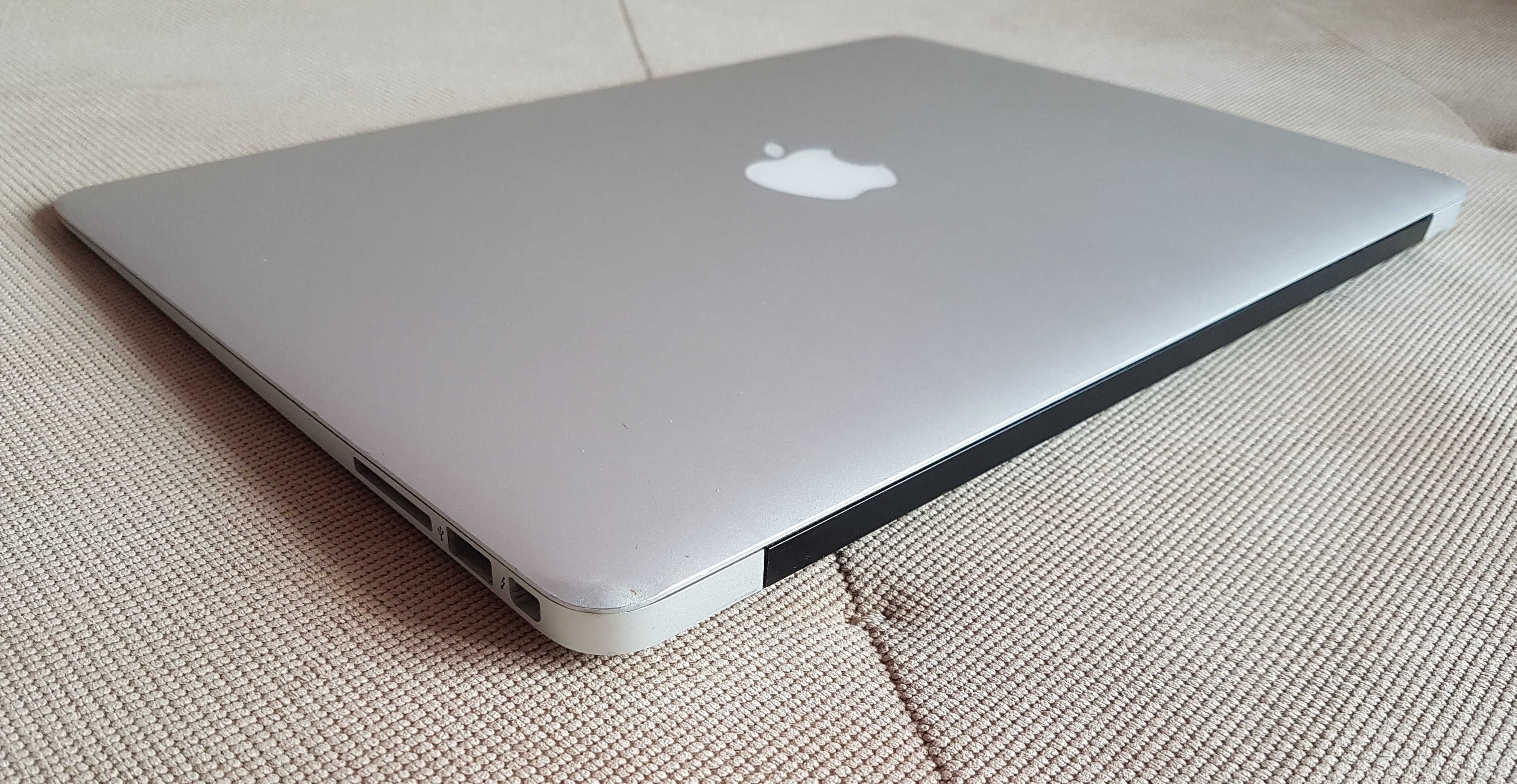 Laptop Macbook Air 13" 2014, i5, 4 GB RAM, SSD 128 GB, taste luminate