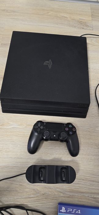 Ps 4 pro de 1 Tb , 2 controllere