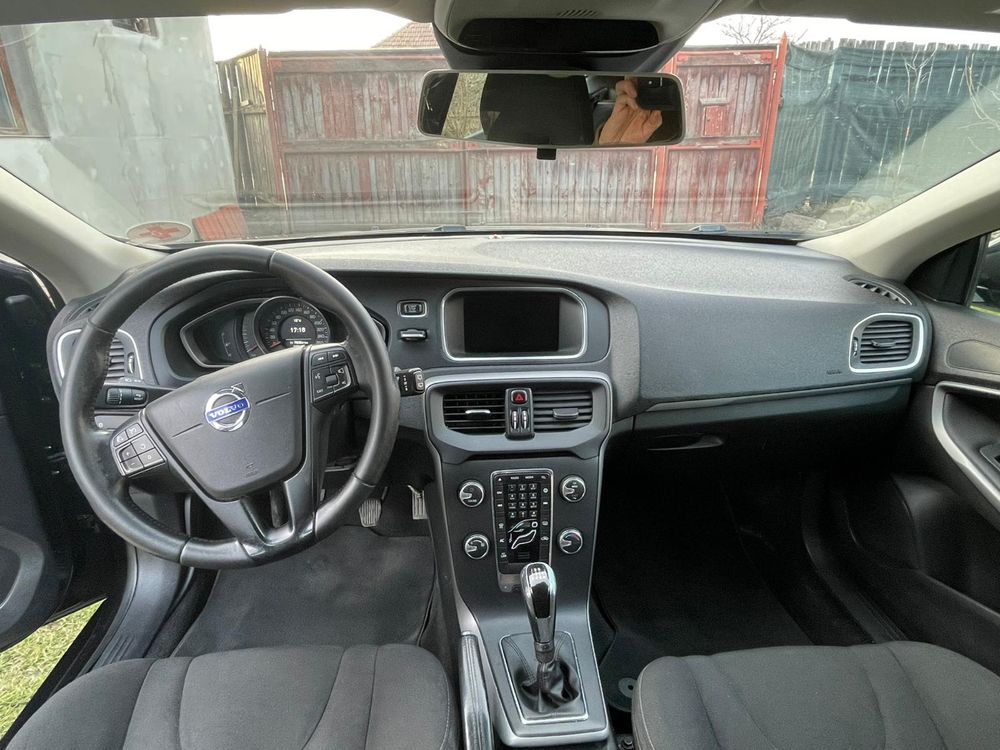 VOLVO V40 D2 2016