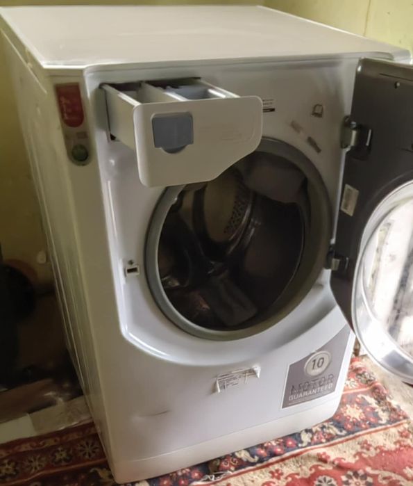 Vând mașina de spălat Hotpoint Ariston