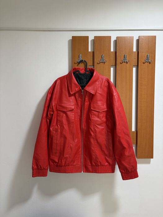 Geaca de piele rosie