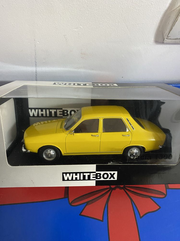 DACIA 1300 machetă auto scara 1:24 (18 cm) WHITEBOX Dacia galbenă