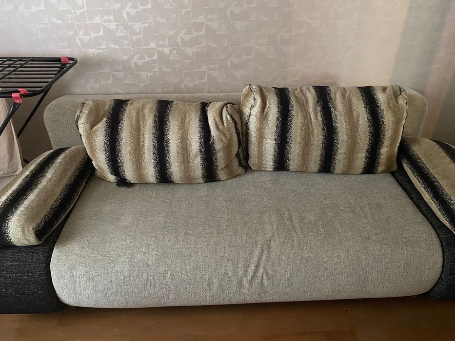 Продам диван , кресло и стол. Производство Италия