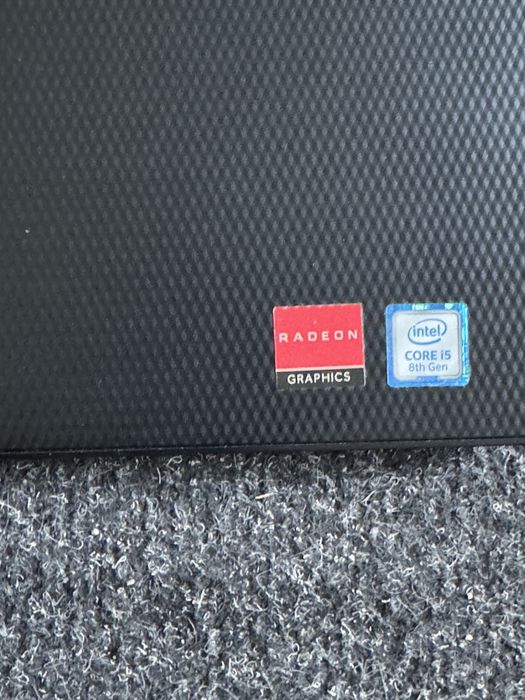 Laptop Dell inspiron 3580 i5 8th generation 8gb ddr4, 256Gb ssd radeon