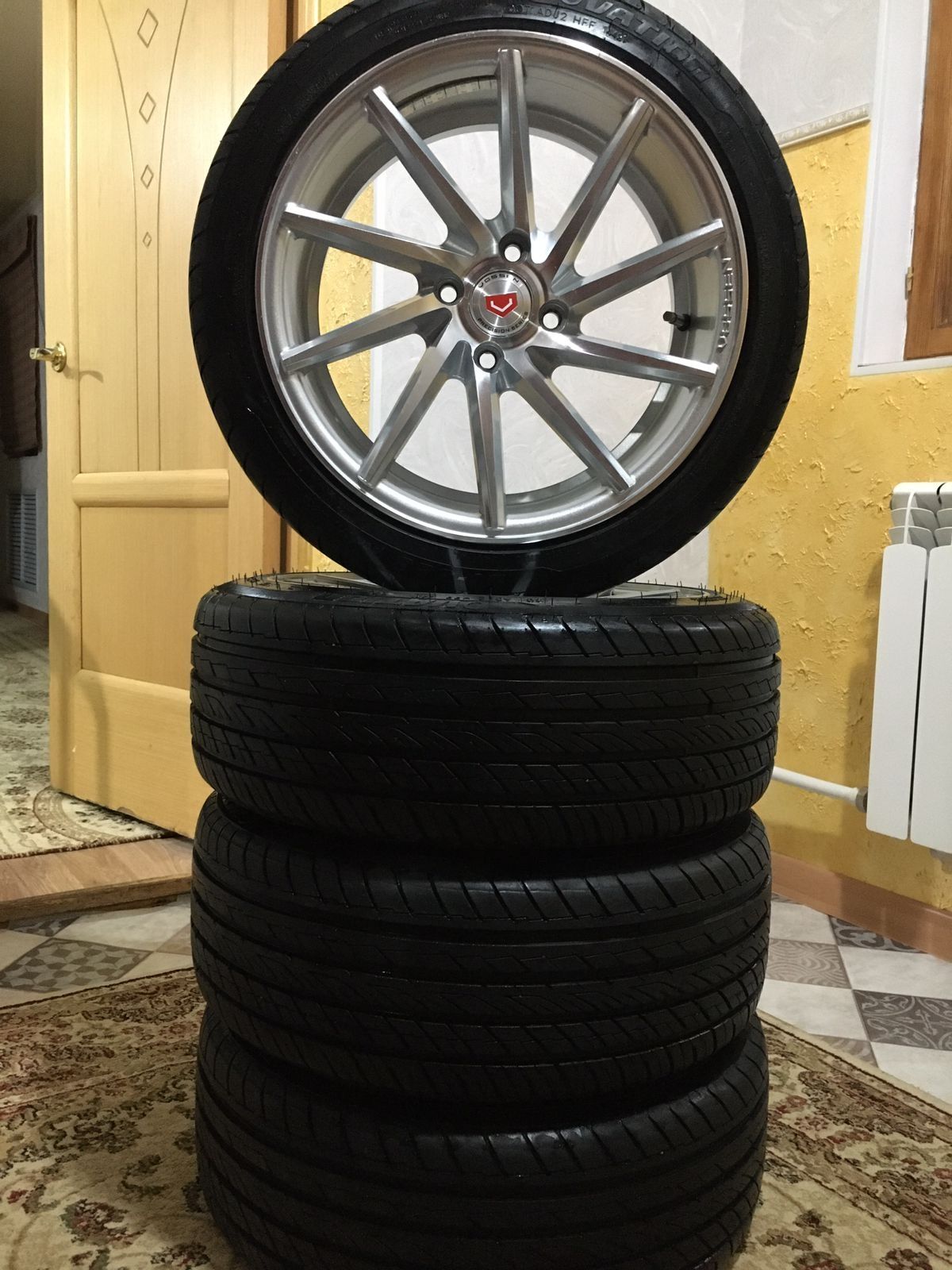 Продам шины титанка  Vossen.