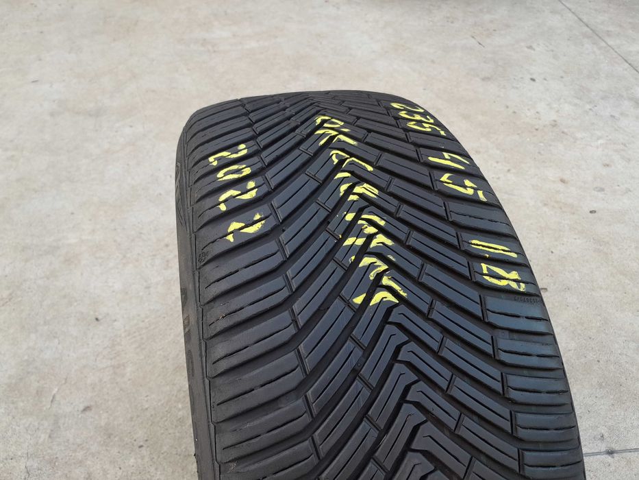 O anvelopa 235 45 18 continental allseason 6,8 mm dot 2022