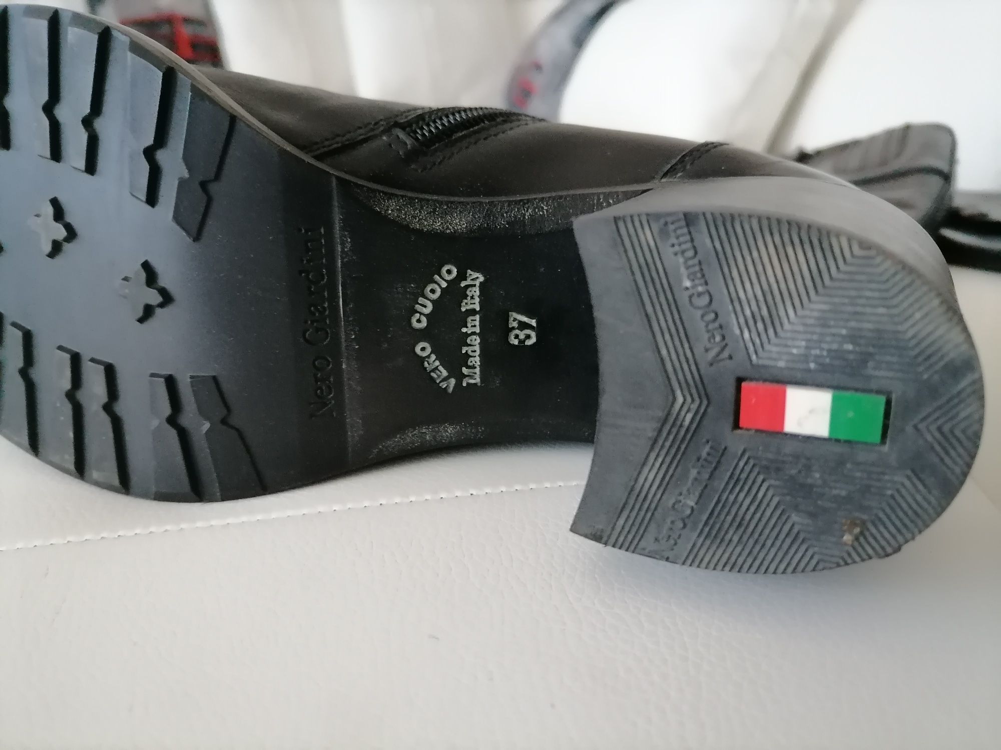 Vând cizme de piele produs import Italia, produs premium, ca și noi.