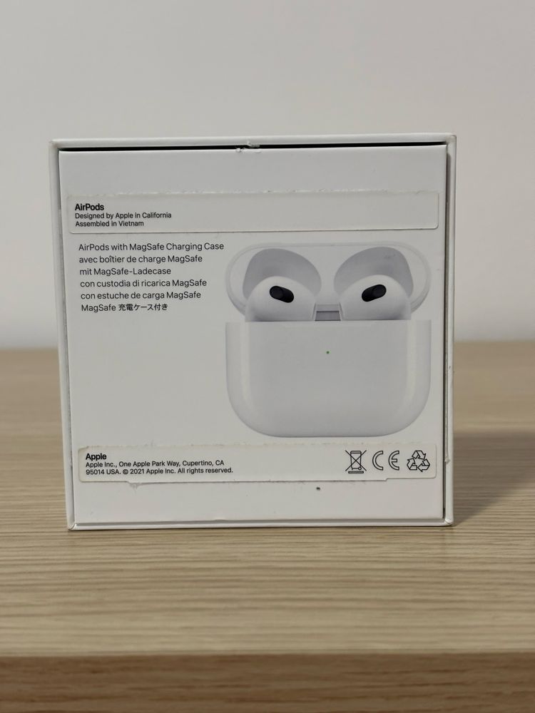 Слушалки AirPods 3