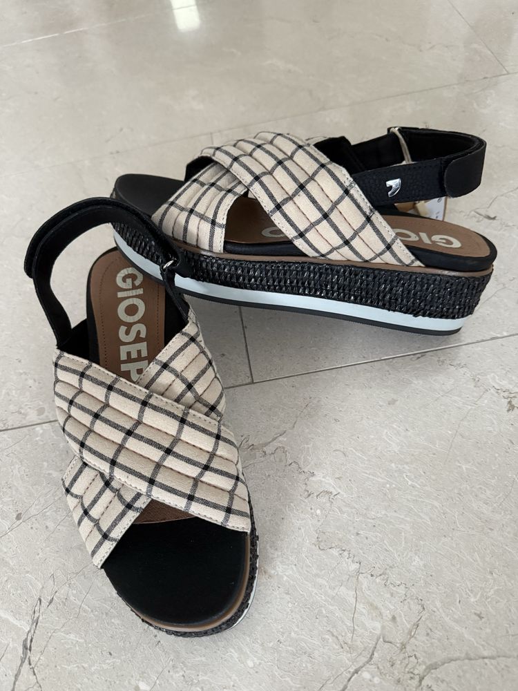 Дамски сандали Gioseppo и Mango