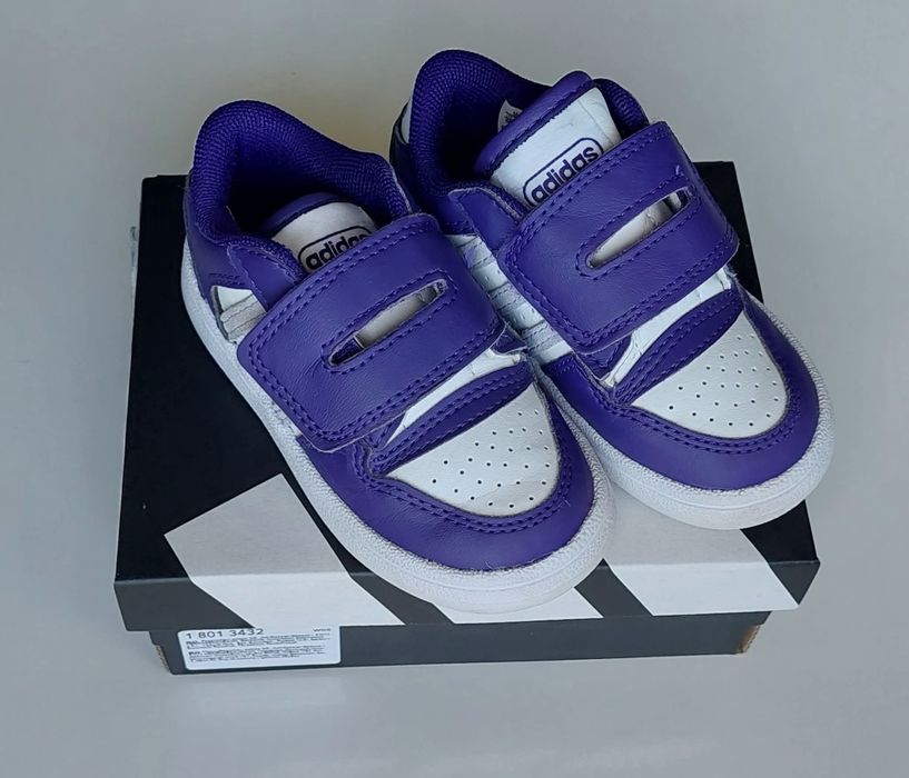 Детски маратонки Adidas - размер 22