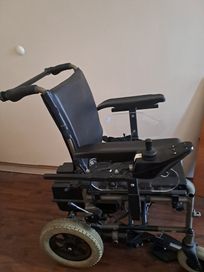 Продавам акумулаторна инвалидна количка в отлично състояние с джойстик