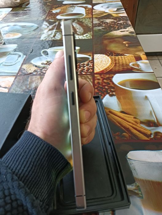 Samsung es 25 ultra și un HUAWEI