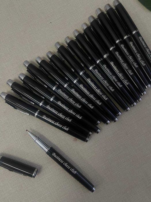 Именные подарки на Новый год — ручки с гравировкой, подарок коллегам