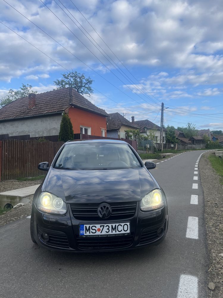 Golf 5 GT.