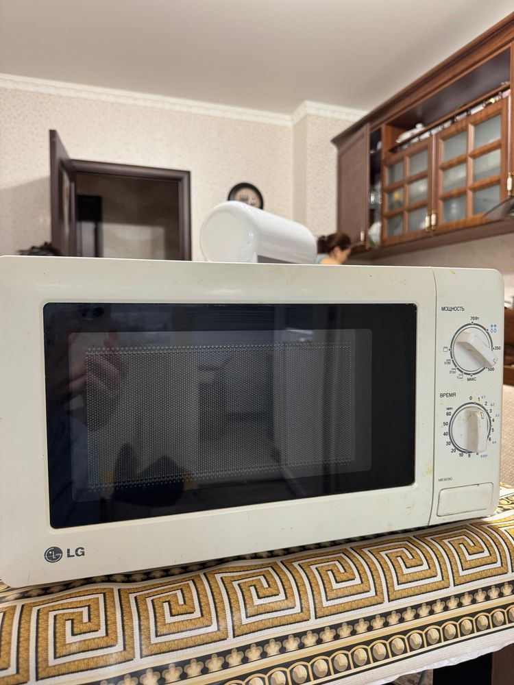 Продам микроволновую печь LG
