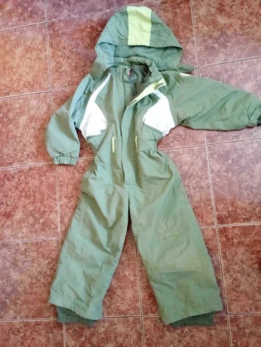 Продавам 2 бр. детски зимни грейки /тип космонавт/