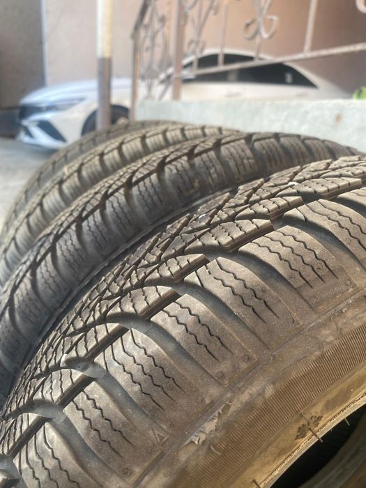 Зимние шины почти новые