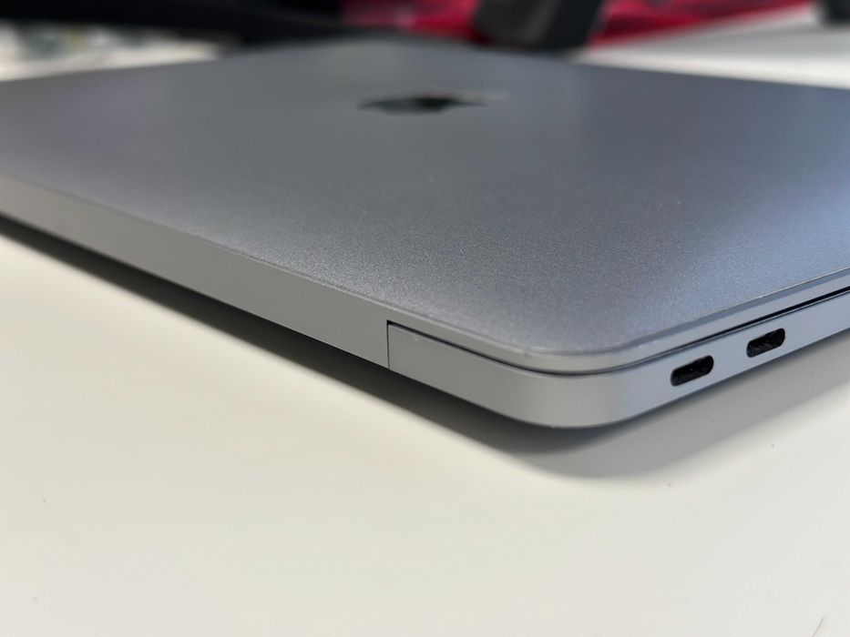 Продавам Apple MacBook Air 2020 M1 8GB RAM 256GB SSD