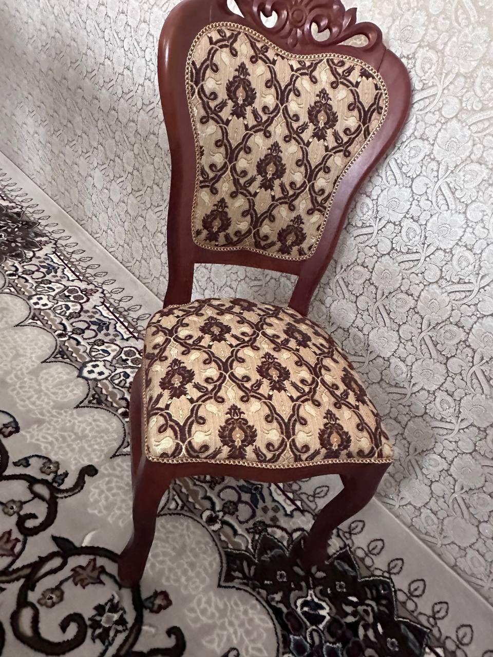 Продаю стулья имеются 18 шт Самарканд состояние новое