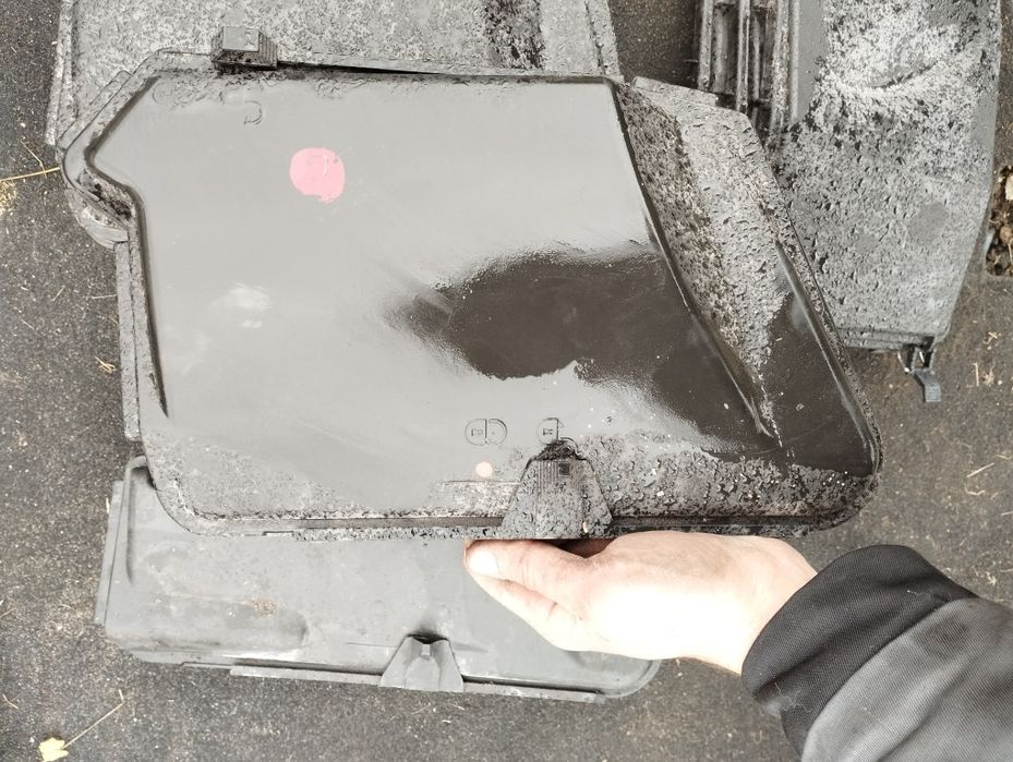 Капак над компютър ECU и преден SAM модул Mercedes W211 W219 W203 W209