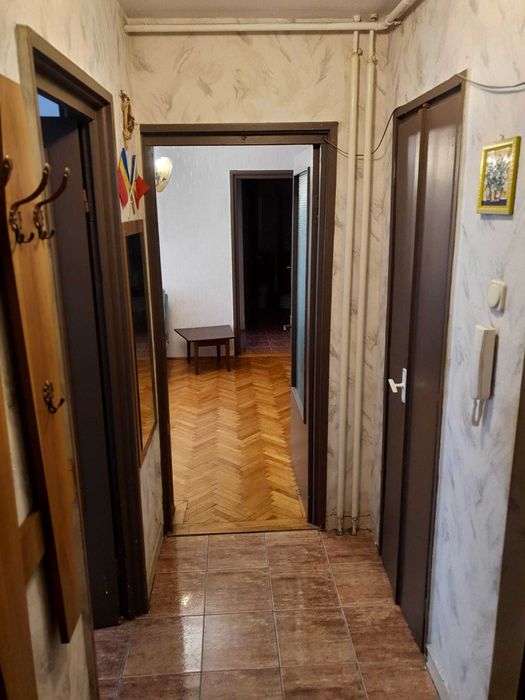 Vind apartament cu 3 camere