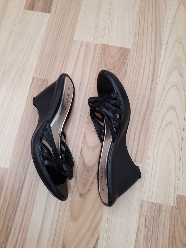 Papuci/Sandale cu platformă