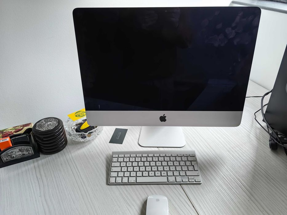 Apple calculator vecime de numai 3 ani nu folosite aprx de loc