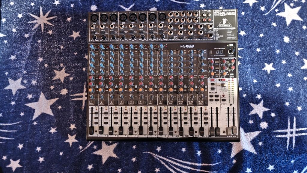 Vând mixer Behringer xenyx x2222usb