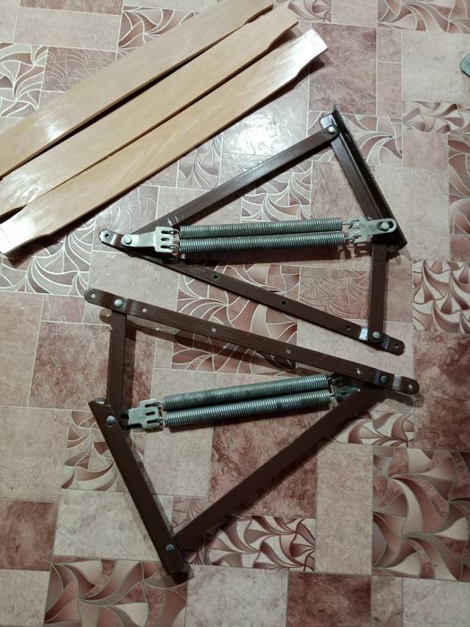 Подъемный механизм для кровати или дивана.