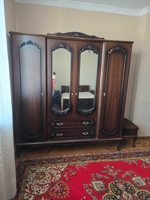 Спалня от естествено дърво