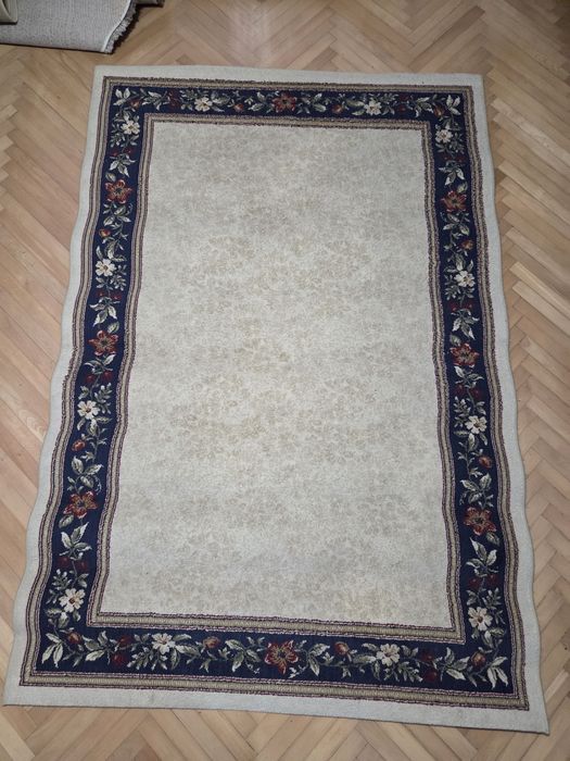 Covor în stare foarte bună 235x160