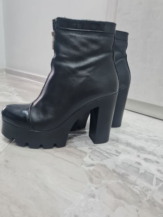 Боти от естествена кожа