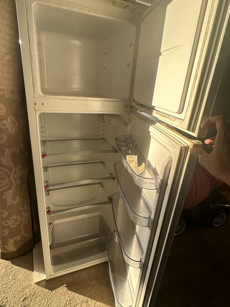 Продам холодельник идеальном состаяние