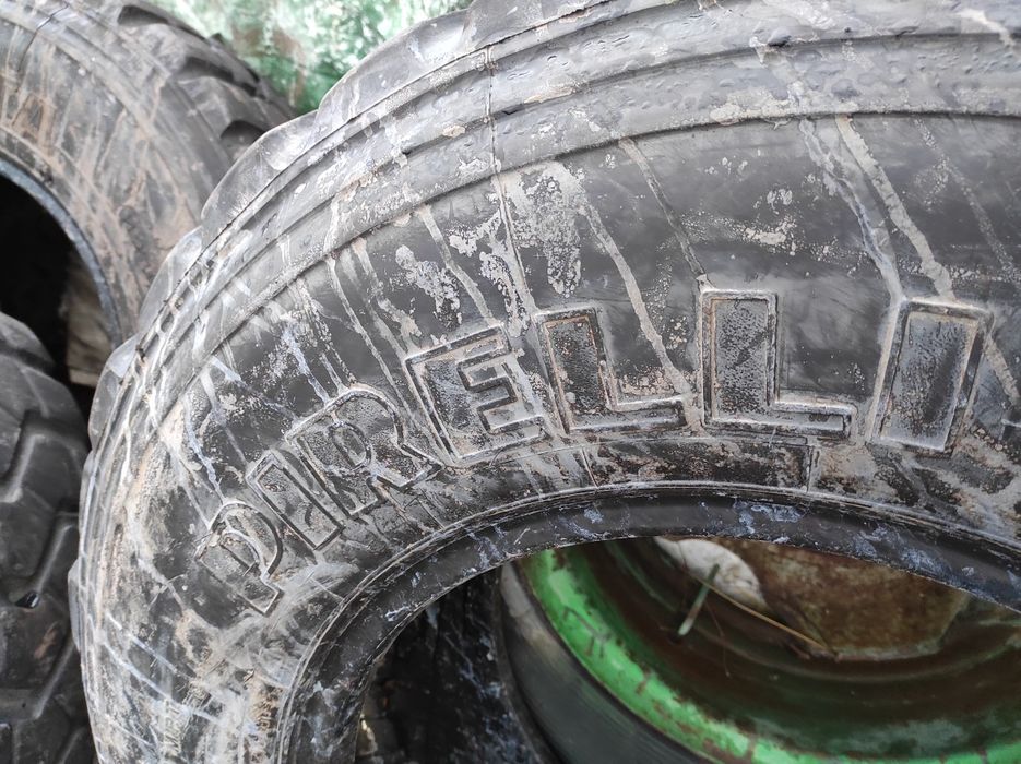 tubeles pt remorca 5 tone și 1100/20 pirelli 825/20 Michelin