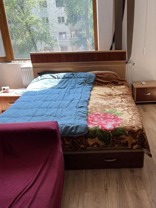 Vand mobilier  de dormitor