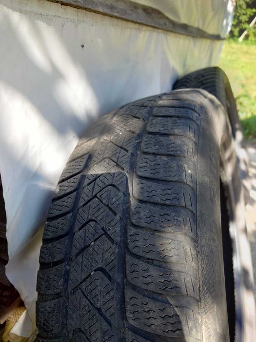 Vând anvelope de iarna  mărimea 205/60R16 92H M+S