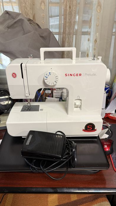 Vand masina de cusut SINGER model 1408-70W