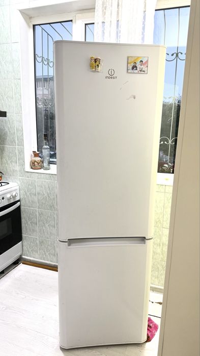 Продается холодильник индесит