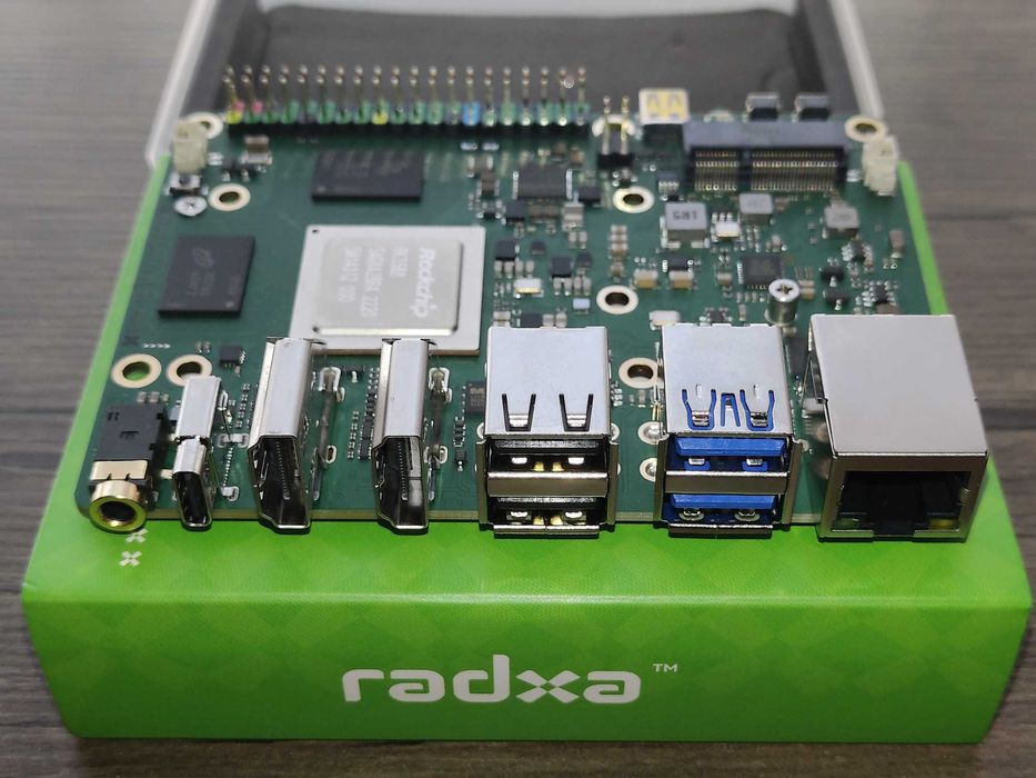 Placă dezvoltare Radxa Rock 5B 8GB cu Modul wireless Radxa A8