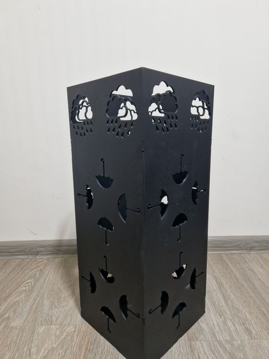 Модерен  чадърник - Здрава желязна конструкция, пространство спестяващ