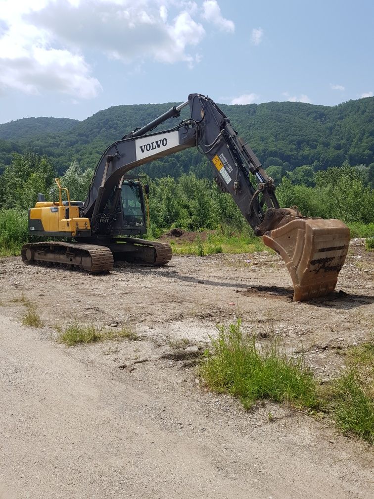 Inchiriez excavator volvo