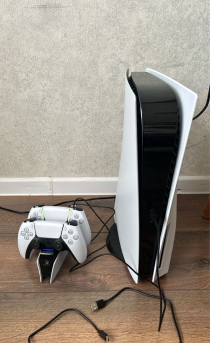 Sony Playstation 5 новая не использованная с играми