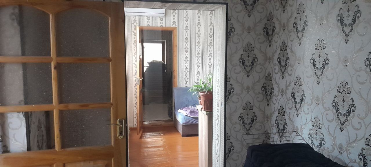 Uy sotiladi Mirzo Ulugbek rayon 2.4 sotik zaxvati 1 sotik 4 xona .