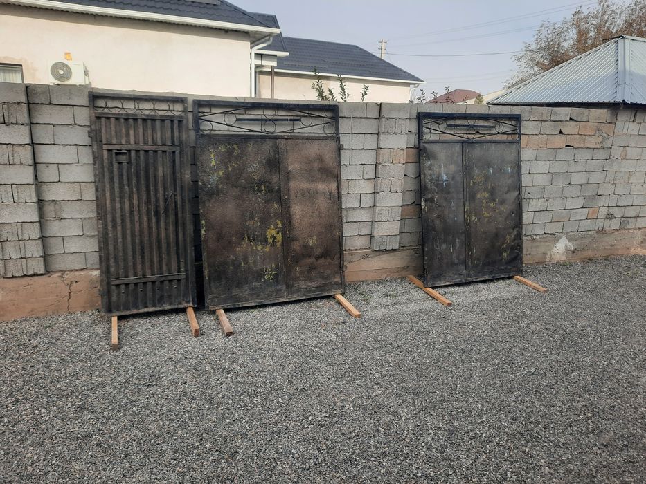 Варота қалың материялдан жасалған