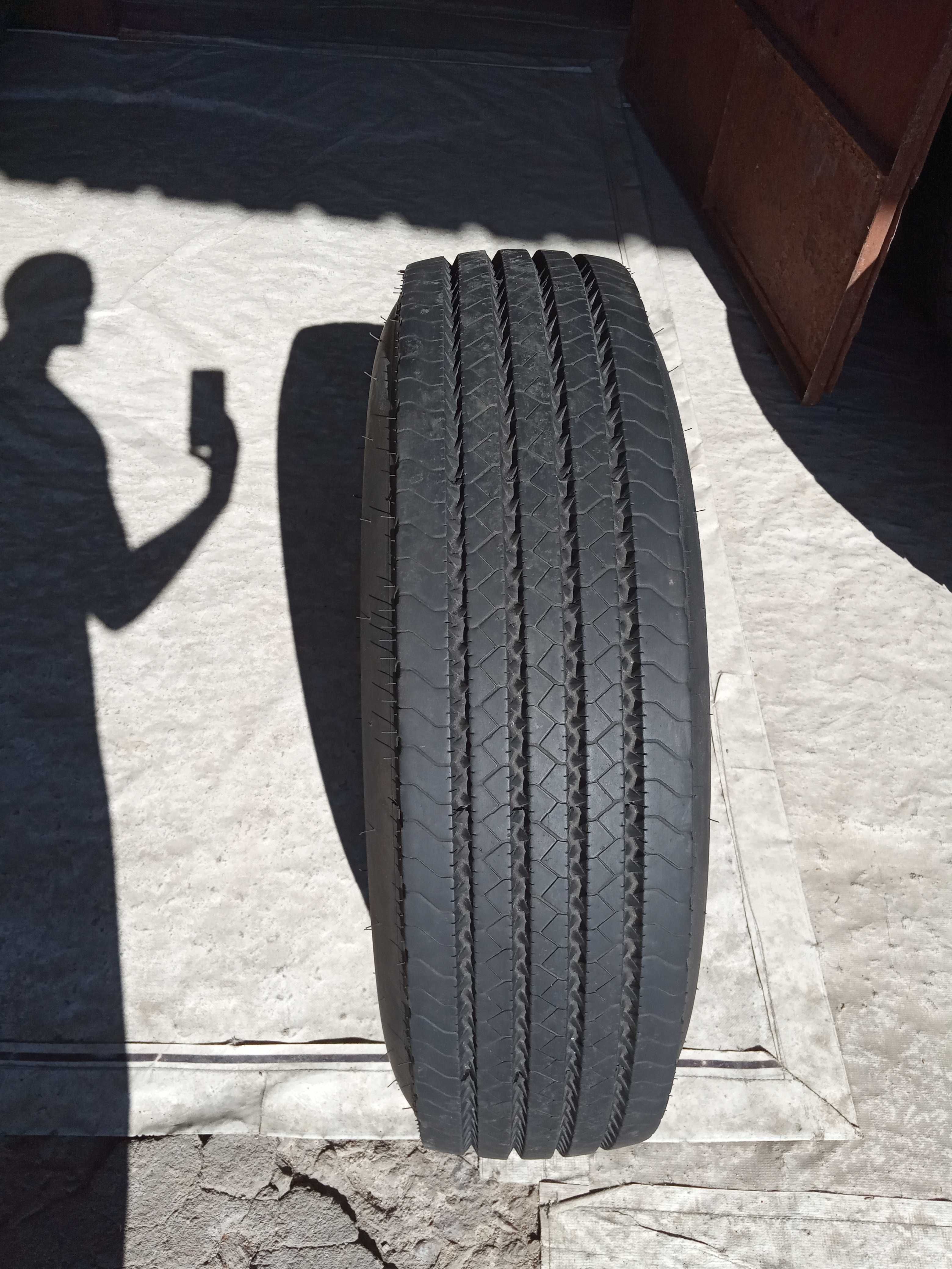 1 Тежкотоварна гума 10R17.5 Continental LSR1 134/132L 390лв. с ДДС